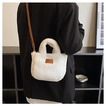 Женщины 2024 новая сумка из меха ягненка повседневная сумка через плечо леди мини плюшевая сумка через плечо